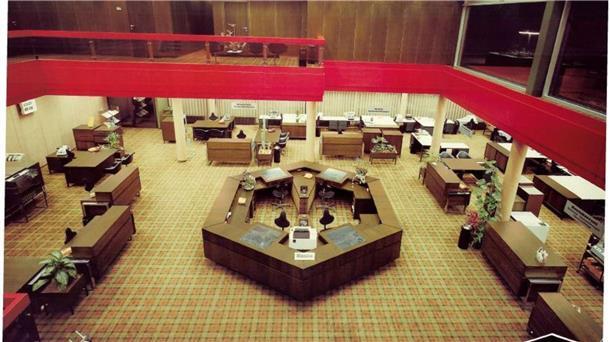 Die Kundenhalle der Volksbank im Jahr 1975. Mit einer Fotoausstellung zum 100-jährigen Jubiläum erinnert die Genossenschaftsbank an ihre Geschichte.