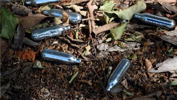 Ärzte warnen vor Nervenschäden durch Lachgas Die Lachgas-Kartuschen enthalten Distickstoffmonoxid.