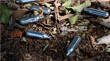 Die Lachgas-Kartuschen enthalten Distickstoffmonoxid.