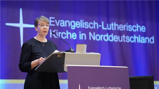 Die Landesbischöfin der Nordkirche, Kristina Kühnbaum-Schmidt, hat der Bundesregierung Mutlosigkeit im Kampf gegen die Klimakrise vorgeworfen. 