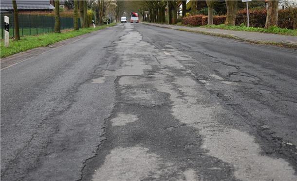 Schadhafte Fahrbahn
