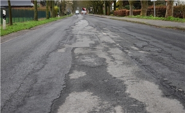 Schadhafte Fahrbahn
