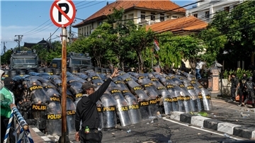 Die landesweiten Proteste haben seit dem Wochenende auch auf Bali übergegriffen.