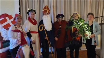 Die Landfrauen stellten dar, wie in Dänemark, Schweden, den Niederlanden und in Peru Weihnachten gefeiert wird.