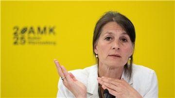 Agrarministerin Staudte: Geflügel im Stall halten Die Landkreise sollten eine Aufstallpflicht für Geflügel verhängen, meint Niedersachsens Agrarministerin Miriam Staudte. (Archivbild)