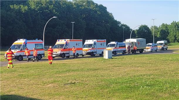 Achtung Autofahrer: Blaue Flaggen am Samstag im Landkreis Rotenburg Kranken- und Rettungswagen stehen hintereinander.
