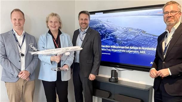 Von links: Dennis Christian Meinen (Airbus), Karin Logemann (MdL), Gottfried Hornung (Leiter Airbus-Werk Nordenham), Oliver Haack (Director, Public Affairs Germany)