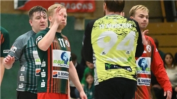 Die Laune hätte besser sein können: Bremervördes Handballer, hier mit Steffen Krange, Jannes Hollstein und Jona Paulsen, verloren ihr Heimspiel gegen Neerstedt.