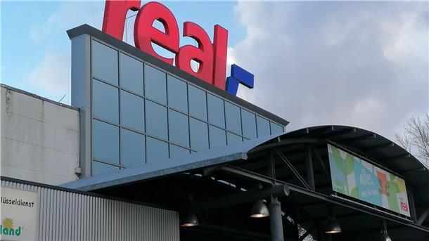 Die Außenansicht eines Real-Marktes. In Spaden ist nun klar, welcher Markt die Nachfolge antritt.