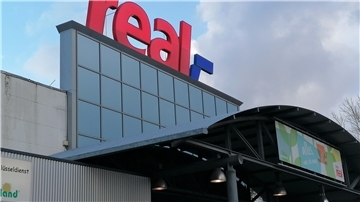Die Außenansicht eines Real-Marktes. In Spaden ist nun klar, welcher Markt die Nachfolge antritt.