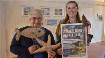 Die Leiterin der TSB-Touristikinformation, Katrin Kruska (links), und Marketing-Mitarbeiterin Lyndzey Mowatt weisen voller Vorfreude auf die Butjenter Herbst-Mottowochen hin.