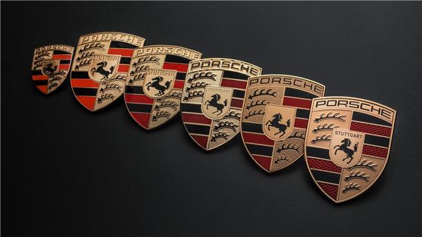Porsche verändert Logo Die letzten Aktualisierung des Porsche-Logos ist auf der rechten Seite zu sehen.