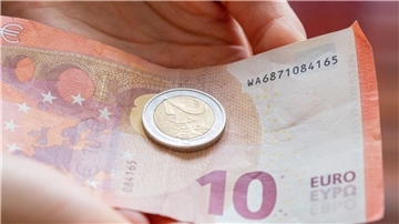 Die Löhne in Deutschland steigen zwar im Schnitt - doch die Inflation frisst das Plus auf.