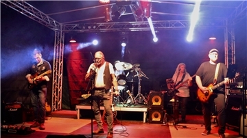 Die Lokalmatadoren beim Scha(r)frock-Festival: Eo Ipso