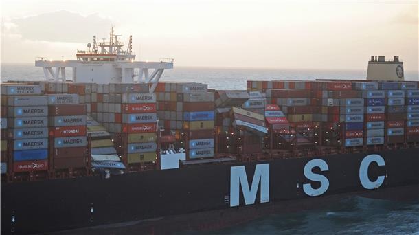Bergungsarbeiten nach Havarie der „MSC Zoe“ beendet Ein Schiff mit Containern.