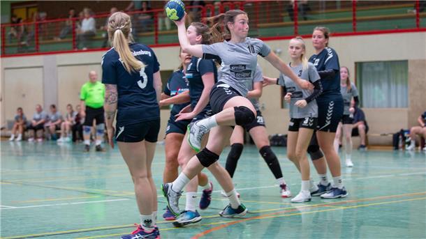 Die Luisenhof-Halle dient nicht nur dem Schulsport, dort trainieren und spielen auch zahlreiche Vereine mit ihren Mannschaften. Das Foto stammt von Mai 2022 und zeigt ein Spiel der Frauenmannschaft der HSG Unterweser.