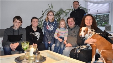 Tierschützerin Diana Horvat aus Lunestedt (rechts) kümmert sich nicht nur um Hunde und Katzen auf dem Balkan, sondern auch um die Haustiere von geflüchteten ukrainischen Familien. 