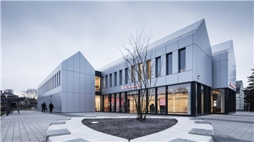 Die LzO modernisiert ihr Filialnetz nach und nach. Unser Bild zeigt die Braker Filiale, eines der modernsten Gebäude der Landessparkasse.