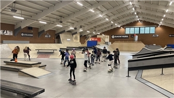 Die Mädchen des Skatboard-Kurses konnten nicht nur sportliche Fertigkeiten auf dem Skateboard erwerben, sondern auch ihre Selbstsicherheit stärken.