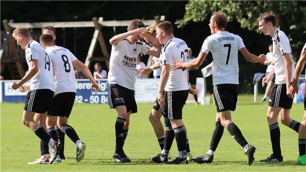 Die Mannschaft des Bezirksligisten Ippensen - hier beim Torjubel gegen Oyten - wird in der neuen Saison als Spielvereinigung Ippensen/Wohnste an den Start gehen.