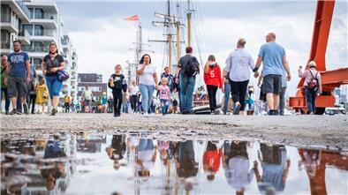 Die „Maritimen Tage“ stehen für den Versuch, den Tourismus auch in Pandemie-Zeiten voranzubringen. Mit einem Restart-Programm des Landes sollte der Neustart gelingen, aber Bremerhaven wurde vom Senat aus dem Programm geworfen. Jetzt wollte die Wirtschaftssenatorin mit einem verspäteten Landesförderprogramm nachbessern. Aber auch das wurde jetzt erst einmal auf Eis gelegt.