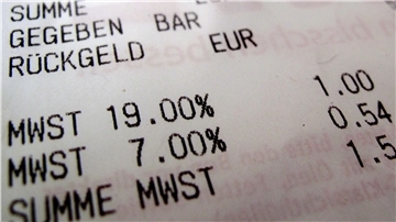 Die Mehrwertsteuer wird für ein halbes Jahr von 19 auf 16 Prozent gesenkt, in der Hoffnung, die Kaufkraft der Konsumenten zu stärken.