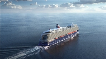Ein Kreuzfahrtschiff fährt über das Meer