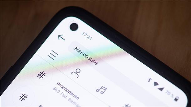 Die Menopause, die üblicherweise zwischen 45 und 55 Jahren auftrete, könne zu einer Reihe von Symptomen führen, darunter Konzentrationsschwierigkeiten, Stimmungsschwankungen und Hitzewallungen, teilt die Equality and Human Rights Commission mit.