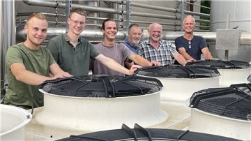 Die Menschen hinter der Bioenergie Clüversborstel: Malte Mahnke (von links), Henrik Hüsing, Lennart Cordes, Eckhard Mahnke, Gerd Hüsing und Herbert Cordes.