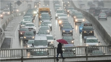 Die Menschen im US-Bundesstaat Kalifornien haben schon wieder mit massiven Regenfällen und Überschwemmungen zu kämpfen.