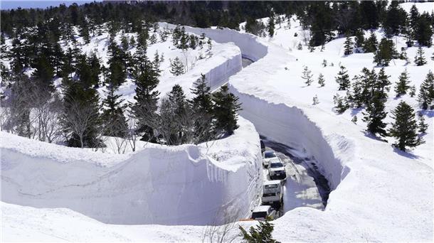 Cooler Strom: Japaner versuchen Energiegewinnung aus Schnee Die meterhohen Schneemassen im Norden Japans werden bislang in der Regel im Meer entsorgt.