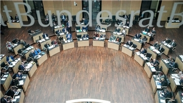 Die Ministerpräsidentinnen und -präsidenten der Länder während der Sitzung im Bundesrat.
