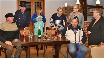Die Misselwardener Theaterspieler proben zurzeit das Niederdeutsche Lustspiel in drei Akten „Mit Geföhl un Wellenslag“.