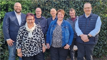 Die Mitglieder der Wählergemeinschaft Oerel-Barchel-Glinde unterstützen die Kandidatur ihrer Fraktionskollegin Meike Riggers. Das Foto zeigt Patrick Monsees (von links), Marianne Antons, Thomas Neumann, Günter Wehber, Meike Riggers, Torsten Knop und Marco Noetzelmann. 