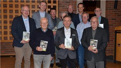Geschichte und Geschichten: Bremervörder Jahrbuch 2025 ist vielfältig Die Mitglieder des Arbeitskreises Stadtgeschichte und die weiteren Autoren präsentierten am Freitagabend das Bremervörder Jahrbuch 2025 im Ratssaal.