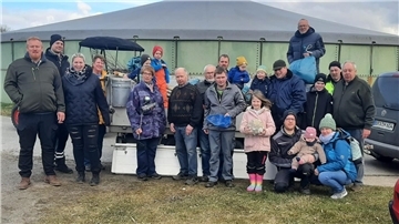 Die Mitglieder des Bürgervereins Augustgroden bei der diesjährigen Müllsammelaktion hinterm Deich.