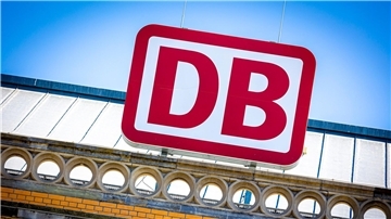 Die Monopolkommission ist weiterhin dafür, dass die Deutsche Bahn aufgespalten wird.