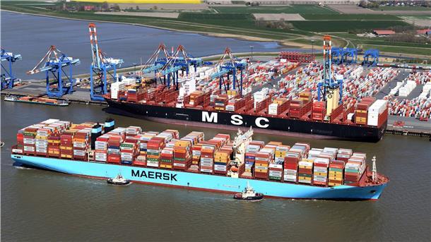 Die „MSC Isabella“ liegt bereits an der Kaje, die „Mayview Maersk“ kommt voll beladen aus China.