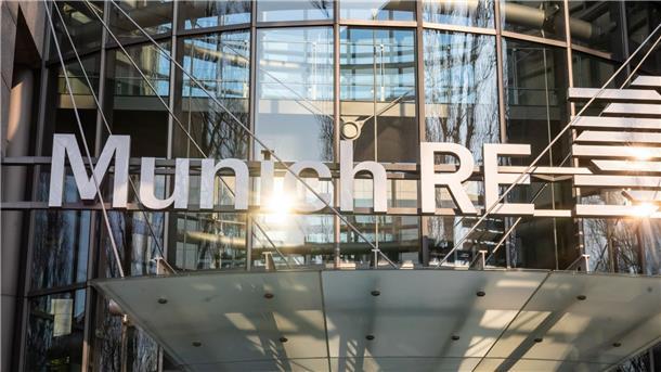 Munich Re hält trotz Hurrikan-Schäden an Gewinnziel fest Die Münchener Rückversicherungs-Gesellschaft AG im Stadtteil Schwabing.