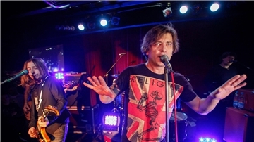 Die Musiker von Bi-2 waren eigenen Angaben zufolge nach einem Konzert auf der Urlaubsinsel Phuket festgenommen worden.