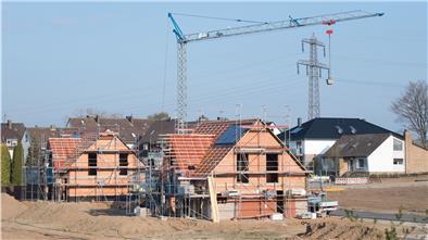 Die Nachfrage nach Bauland in Wehdel – hier ein Symbolfoto – reißt nicht ab. Der Ortsrat hat deshalb den Weg für neue Baugebiete freigemacht.
