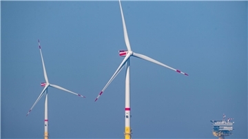 Die Nachfrage nach Offshore-Windrechten steigt. Rund 120 Kilometer nordwestlich von Helgoland sollen zwei neue Windparks entstehen.