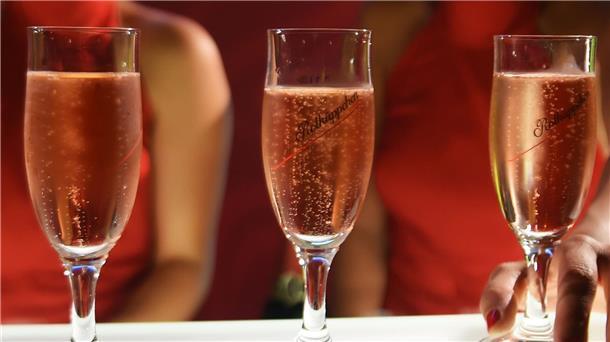 Sektlaune steigt weiter - Jede sechste Flasche ein Rosé Die Nachfrage nach Sekt aus Deutschland steigt.