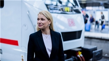 Die neue Bahnchefin, Evelyn Palla, will den Konzern neu aufstellen. (Archivbild)