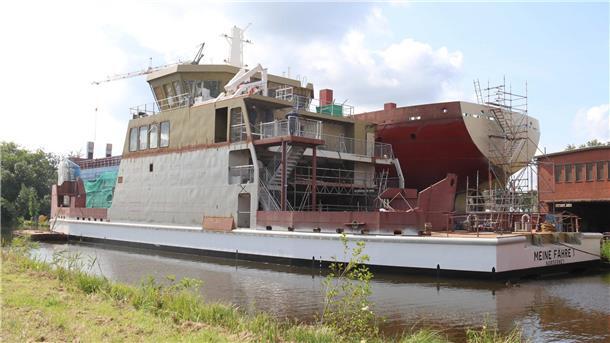Die neue Fähre „Meine Fähre 1“ liegt an einer Werft in Groningen