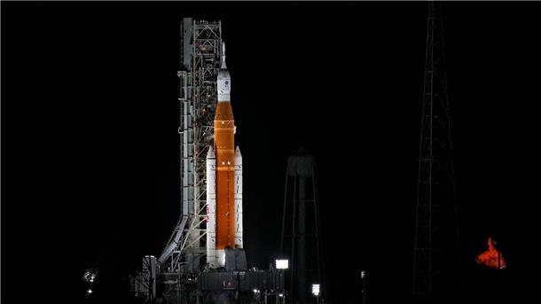 Die neue Mondrakete der Nasa steht auf der Startrampe 39-B des Kennedy Space Centers.
