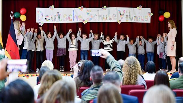 Die neue Schule im Land Litauen ist für deutsche Kinder eröffnet worden. 