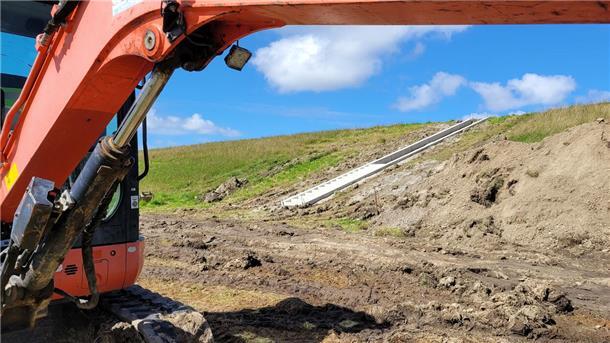 Spieka-Neufeld Deichverband baut neue Treppe in den Deichkörper