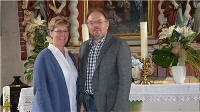 Das Bild zeigt das Pastoreneherpaar Arnhild Bösemann und Torsten Nolting-Bösemann.