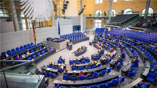 Bundestag beschließt Entlastungen beim Jahresabschluss Die neuen Schwellenwerte, durch die Schätzungen zufolge rund 52.000 Unternehmen in eine niedrigere Kategorie mit geringeren Anforderungen rutschen, gelten bereits rückwirkend für den Jahresabschluss 2023.